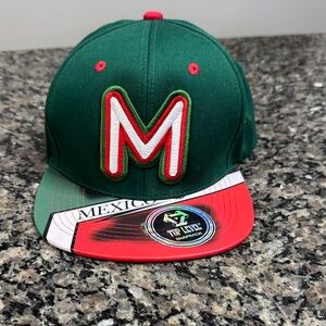 Top Level SnapBack Men's Green and Red Cap with Mexico Logo EUC